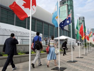 G8: Σε εκκρεμότητα η επιβολή φόρου στις τράπεζες