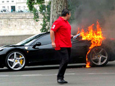 Τι έχουν τα έρμα και… λαμπαδιάζουν;