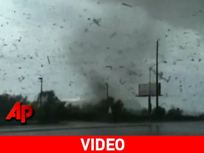 Ανεμοστρόβιλος στις ΗΠΑ «ξερίζωσε» στέγη σε αθλητικό κέντρο