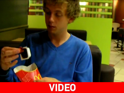 «Σκνίπα» τρώει τηγανιτές πατάτες…