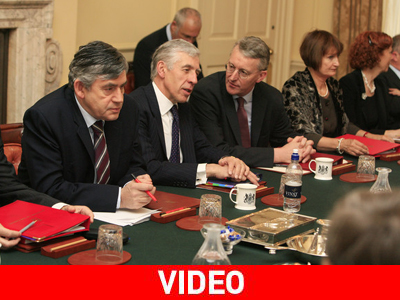 Σανίδα σωτηρίας σε Brown από το υπουργικό συμβούλιο