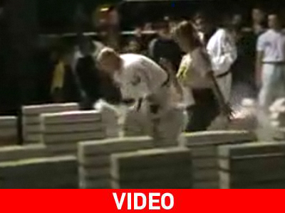 Πόσους τσιμεντόλιθους να σπάσει κανείς με γυμνά χέρια; Πόσους τσιμεντόλιθους να σπάσει κανείς με γυμνά χέρια;