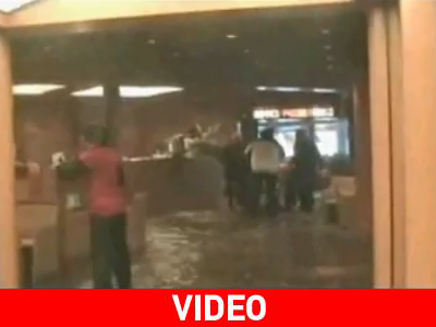 Η στιγμή που το τεράστιο κύμα χτύπησε το κρουαζιερόπλοιο