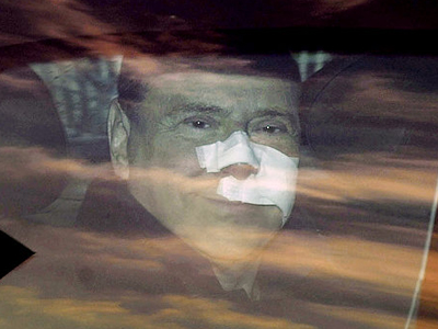 Οι Ιταλοί «συμπονούν» τον Μπερλουσκόνι