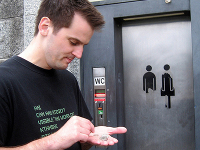 «Φρένο» στις προθέσεις της Ryanair για «θέσεις όρθιων» στις πτήσεις