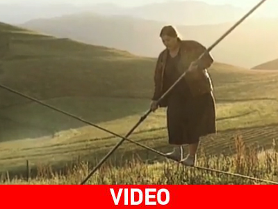 Το χωριό των… ισορροπιστών ακροβατών Το χωριό των… ισορροπιστών ακροβατών