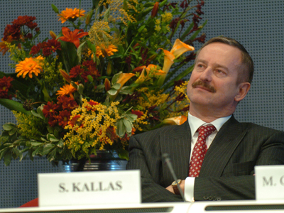 Μέχρι και 2,5 δισ. ευρώ η ζημιά στις αεροπορικές εταιρείες από την τέφρα