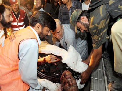 Λουτρό αίματος από επίθεση αυτοκτονίας στο Πακιστάν