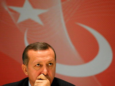 «Νεκροταφείο πολιτικών κομμάτων η Τουρκία»