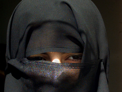 Σε θάνατο για το βιασμό τουλάχιστον 100 γυναικών