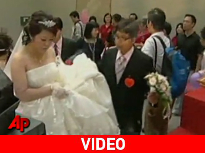 Γιατί παντρεύτηκαν σήμερα χιλιάδες ζευγάρια στην Ταϊβάν;