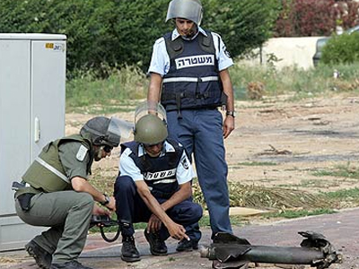 Με αντίποινα για την παλαιστινιακή ρουκέτα απειλεί το Ισραήλ