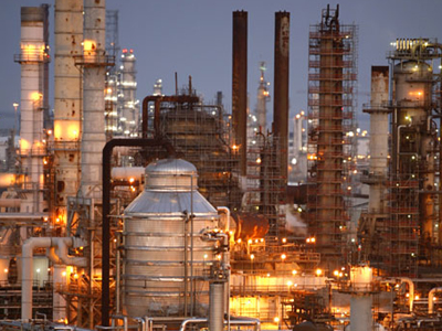 Αποζημίωση «μαμούθ» σε εργάτες διυλιστηρίων