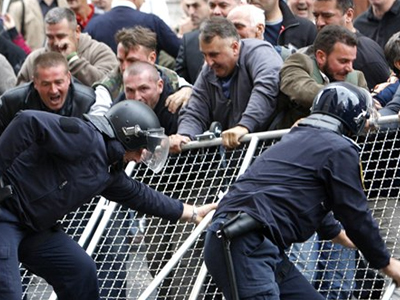 Τραυματίες σε εκτεταμένα επεισόδια στη Βοσνία – Ερζεγοβίνη