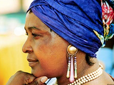 Διαψεύδει η πρώην σύζυγος του Mandela ότι τον κατηγόρησε