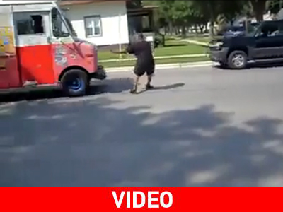 Αγκαλιά με το φορτηγάκι