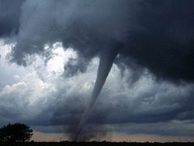 Ανεμοστρόβιλος σάρωσε τη Λευκωσία