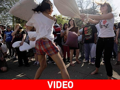 Παγκόσμια Ημέρα… Μαξιλαροπόλεμου Παγκόσμια Ημέρα… Μαξιλαροπόλεμου