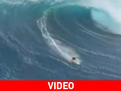 Σερφάροντας πάνω σε… τσουνάμι