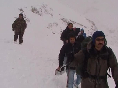 Θρήνος στην Ινδία από φονική χιονοστιβάδα