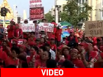 Δεν υποχωρούν τα «Κόκκινα Πουκάμισα»