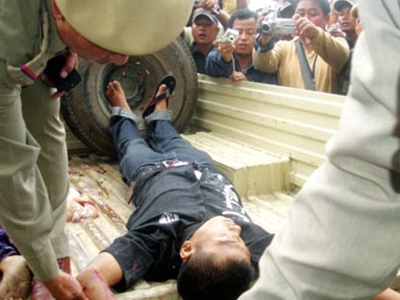 Ο φακός “απαθανάτισε” την απανθρωπιά της εξουσίας