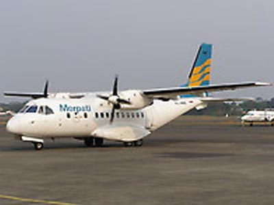 Αγνοείται αεροσκάφος με 16 επιβάτες στην Ινδονησία