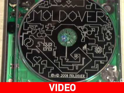 Αγοράζετε CD, παίρνετε και «συνθεσάιζερ» μαζί…