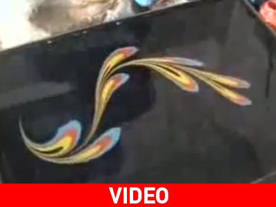 Ζωγραφίζει στο νερό