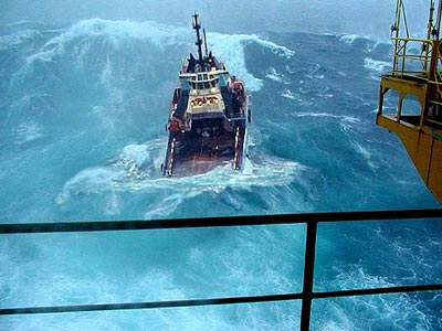 Αγωνία για το πλήρωμα πλοίου στη Βόρεια Θάλασσα