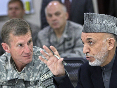 Στο πλευρό του ΜακΚρίσταλ ο Χαμίντ Καρζάι