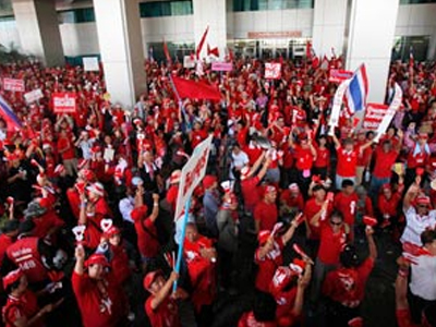 Ταϊλάνδη: Διαδηλωτές εισέβαλαν σε κυβερνητικό κτίριο