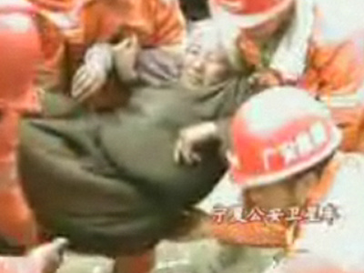 Ζωντανοί μετά από πέντε ημέρες στα ερείπια