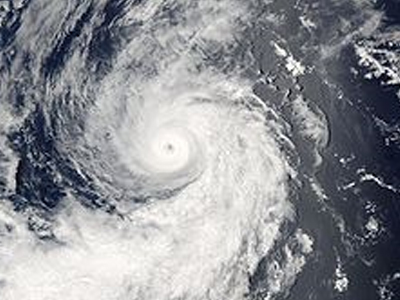 Συναγερμός από δύο τυφώνες στον Ειρηνικό Ωκεανό