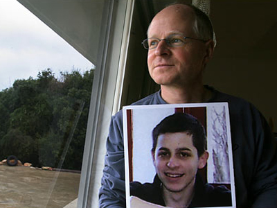 Τη βοήθεια της ΕΕ ζητάει ο πατέρας του Γκιλάντ Σαλίτ