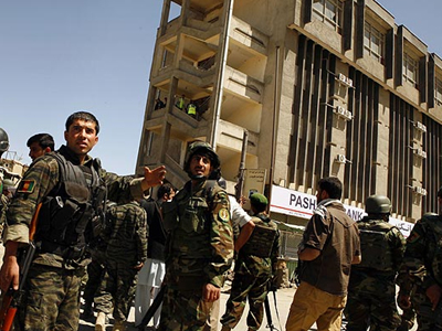 Αποκεφάλισαν τους φρουρούς τράπεζας