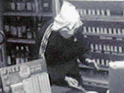 Κυνηγούν τον ληστή με το… εσώρουχο