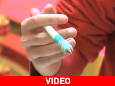 Παίζουν το στυλό στα δάχτυλα…