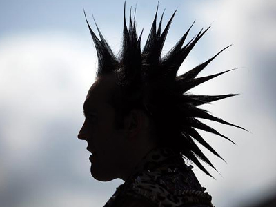 Η κάθοδος των «μυρίων»… punk