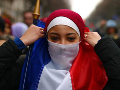 Το καλοκαίρι προς ψήφιση ο νόμος απαγόρευσης της μαντήλας στη Γαλλία