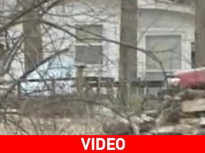 Την πυροβόλησε ανοίγοντας τρύπες για να περάσει η κεραία της TV