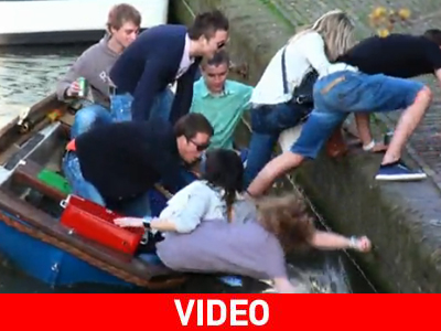 Τουρίστες «μπλουμ» σε κανάλι της Ουτρέχτης