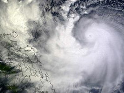 Φονικό το πέρασμα του τυφώνα από τις Φιλιππίνες