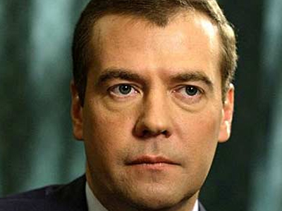 Εξοπλιστικές δαπάνες «προανήγγειλε» ο Μεντβέντεφ