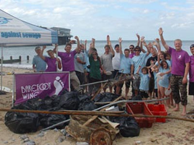Άφησαν τις σανίδες και έπιασαν τις… σκούπες