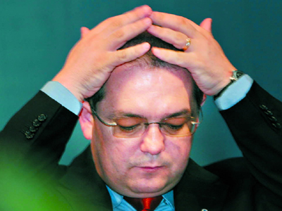 Έπεσε η κυβέρνηση της Ρουμανίας