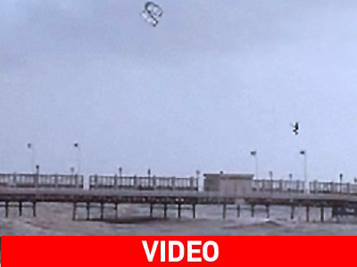 Σέρφερ πέρασε πάνω από προβλήτα