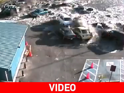 Καρέ-καρέ: Το τσουνάμι χτυπάει τις Σαμόα