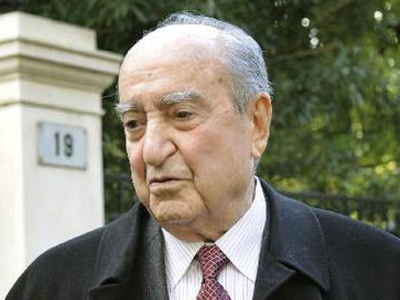 Προσδεθείτε, θα αναφέρω τον Επίτιμο