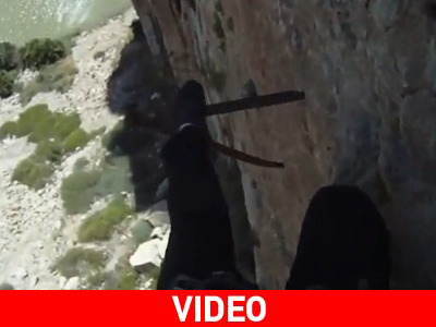 Ακροβατώντας στο χείλος του γκρεμού